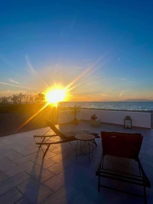 Lambou Beach Sunset Soroni ภายนอก รูปภาพ