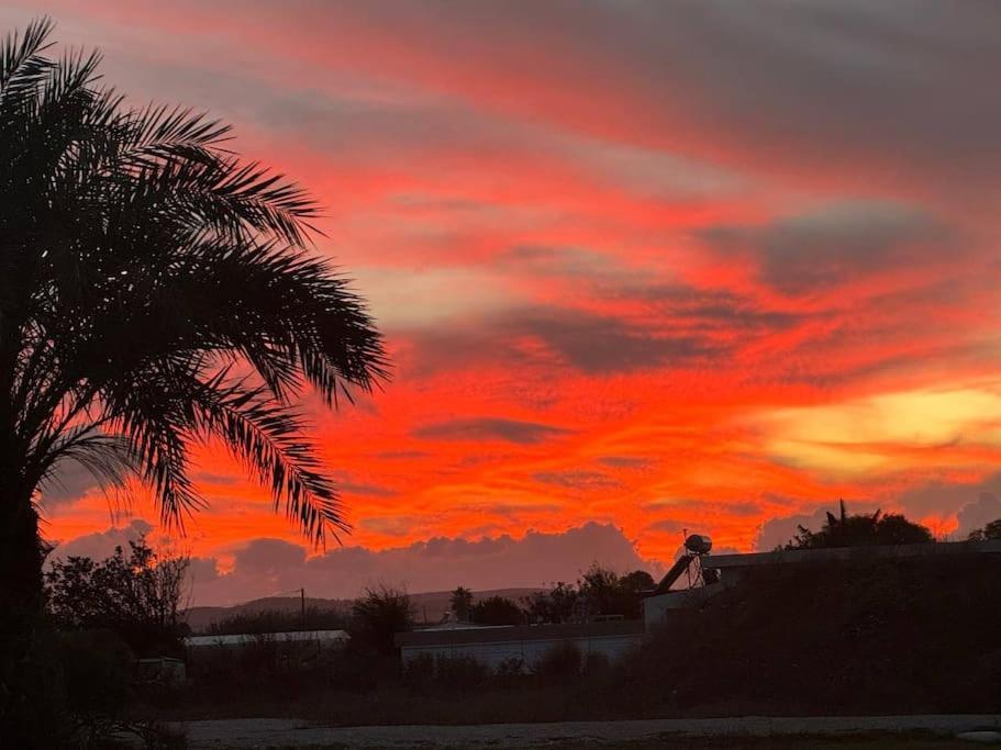 Lambou Beach Sunset Soroni ภายนอก รูปภาพ